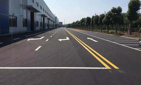 昆山廠區道路劃線多少錢？找飛揚市政價格合理