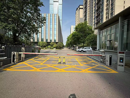 車(chē)位劃線(xiàn)人員需要什么證件？ 確保安全有序停車(chē)的重要保障