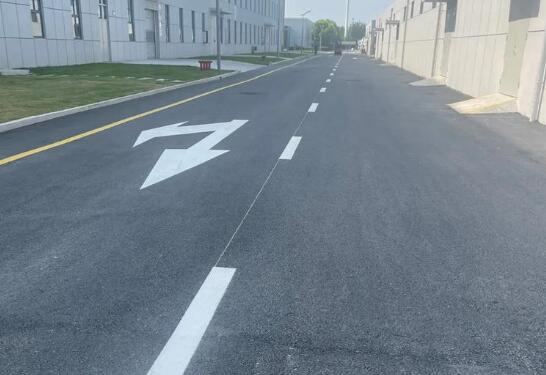 蘇州廠區(qū)劃線認(rèn)準(zhǔn)專業(yè)團(tuán)隊(duì),施工周期短,標(biāo)線耐磨抗造 蘇州廠區(qū)劃線認(rèn)準(zhǔn)專業(yè)團(tuán)隊(duì),施工周期短,標(biāo)線耐磨抗造